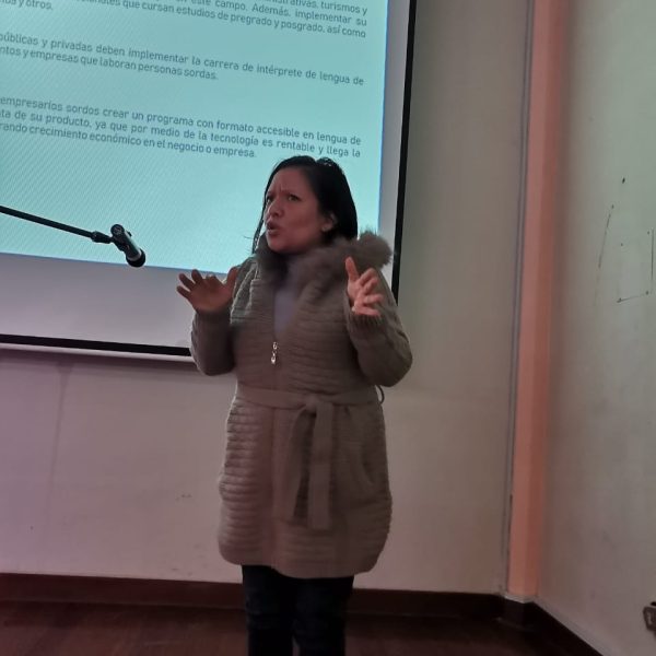 Por primera vez estudiante con discapacidad auditiva sustentará tesis doctoral en Administración