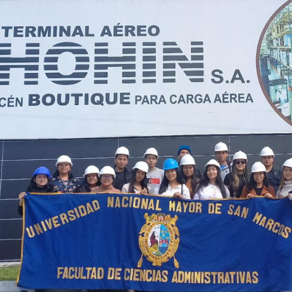 Estudiantes de Negocios Internacionales visitaron terminal de almacenamiento de carga aérea