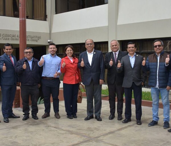 Docentes de Ciencias Administrativas obtendrán doble titulación, luego de aprobar estudios en la Universidad de Burdeos