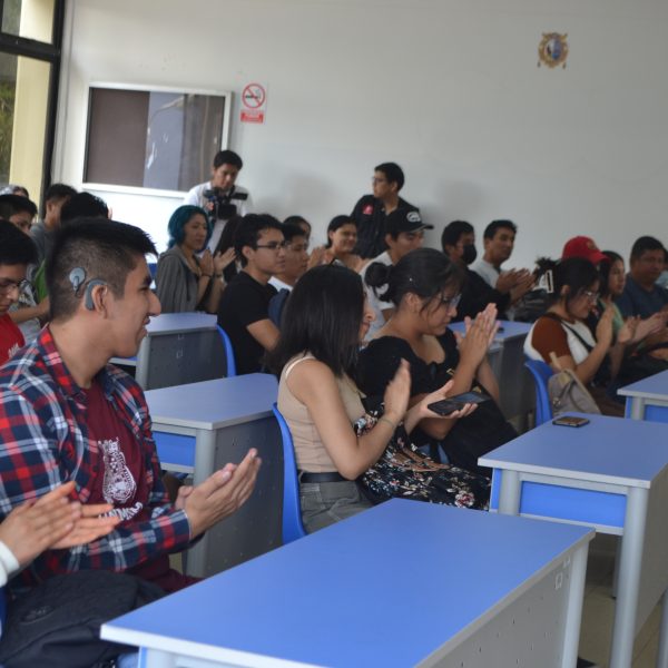 Alumnos regulares: cronograma de entrega de carné universitario
