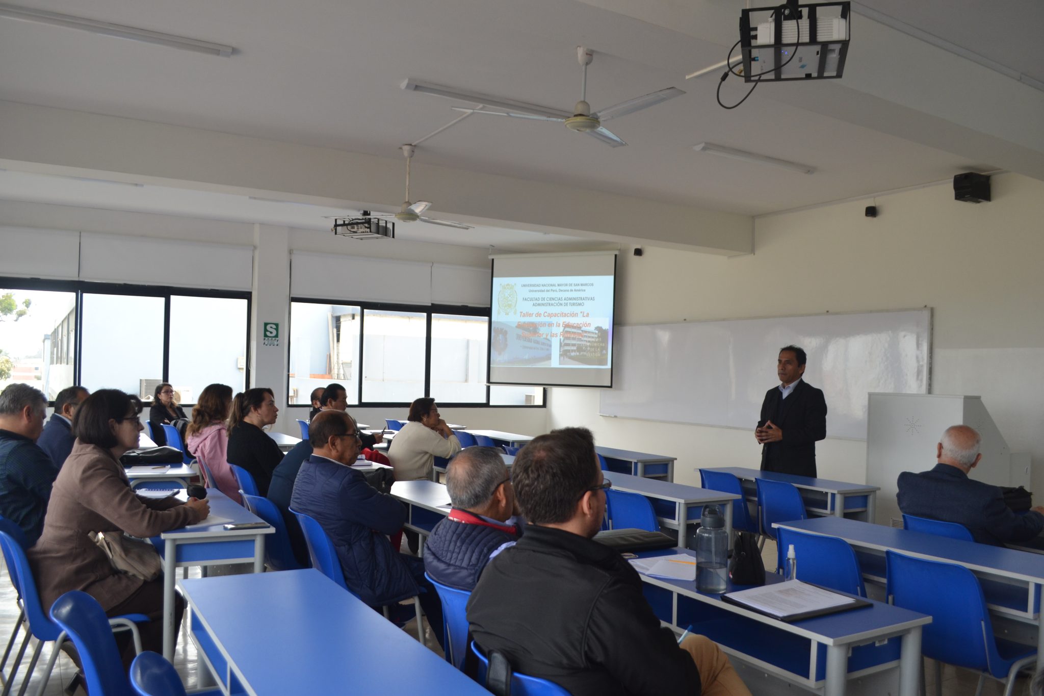 Docentes de la FCA se capacitan en evaluación y rúbricas – Facultad de ...