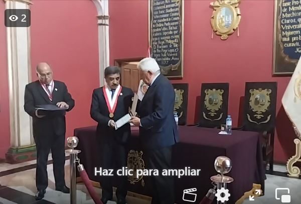 Ciencias Administrativas otorgó reconocimiento al presidente de la Cámara de Comercio de Sevilla