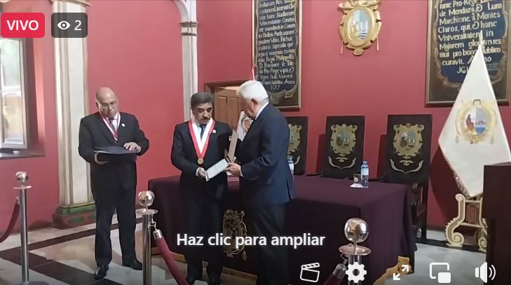 Ciencias Administrativas otorgó reconocimiento al presidente de la Cámara de Comercio de Sevilla