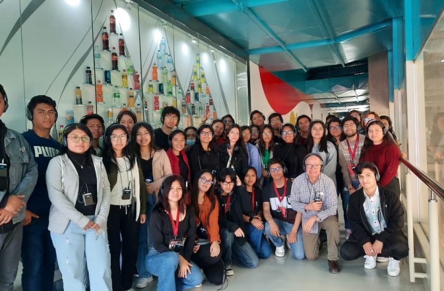 Estudiantes de Administración visitaron planta embotelladora de Coca-cola