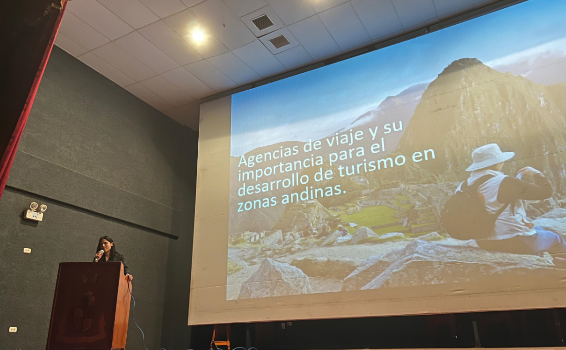 Alumna de Turismo de la FCA expuso en seminario organizado por la Universidad del Centro