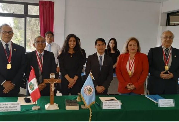 Felicitaciones a los flamantes licenciados Gian Guarnizo y Renata Villanueva