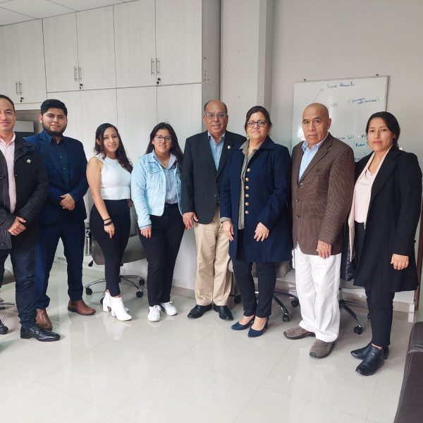 Comisión Transitoria de Egresados se reunió con directivos de la FCA