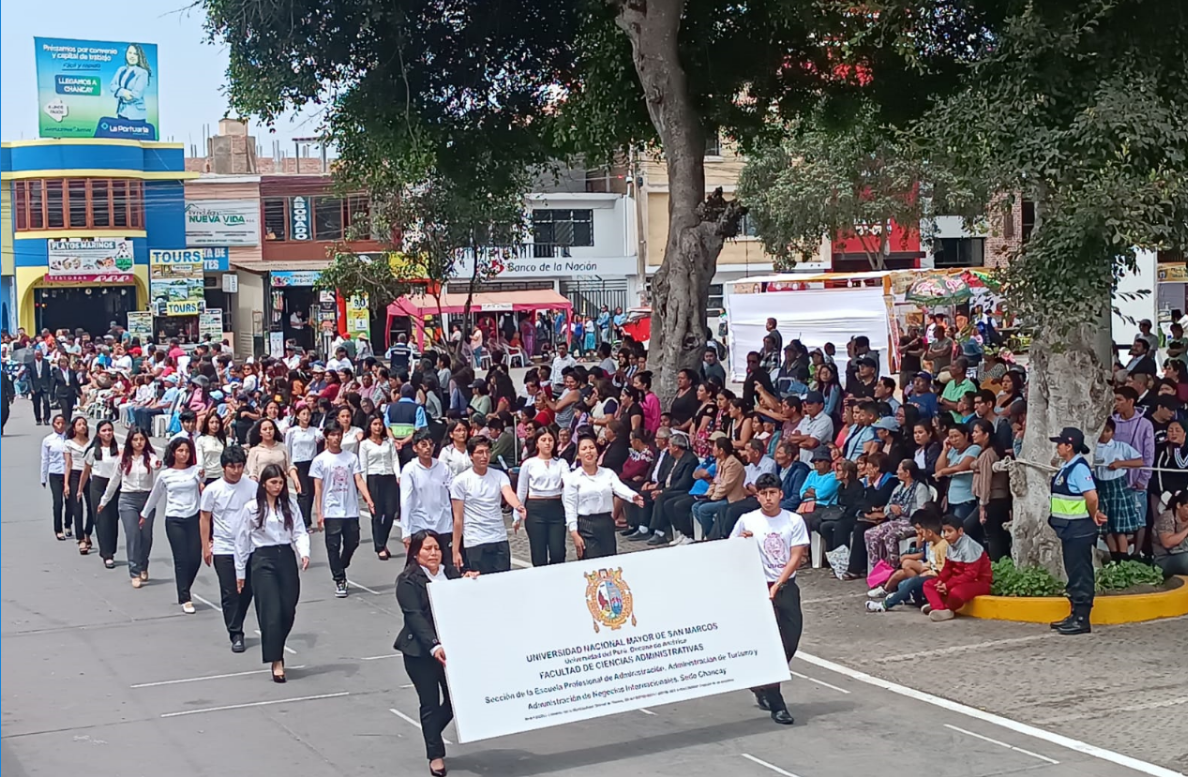 Estudiantes de la FCA participaron en desfile por aniversario de Chancay