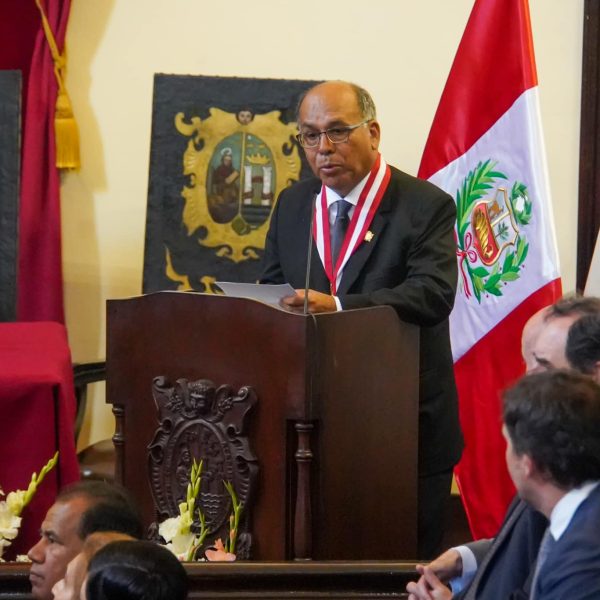 «Adaptación frente a la disrupción tecnológica y ecológica», fue el mensaje del doctor Augusto Hidalgo en su discurso por Aniversario de la UNMSM