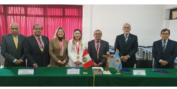 Una nueva licenciada en Administración graduada con honores