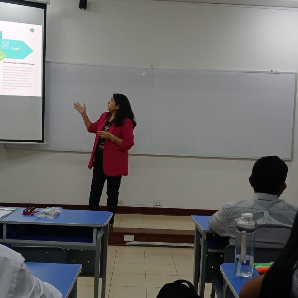 Estudiantes de Administración descubren secretos de los KPIs en retail con la experta Marianela Ramírez de Totus