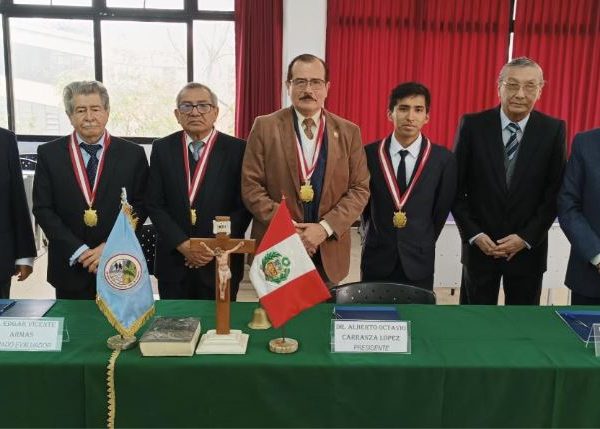 Sustentación de tesis sobre apalancamiento y rentabilidad de empresas cementeras recibe mención honrosa