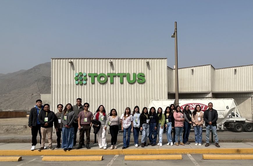 Estudiantes de Administración visitan Totus y exploran innovaciones en gestión de almacenes