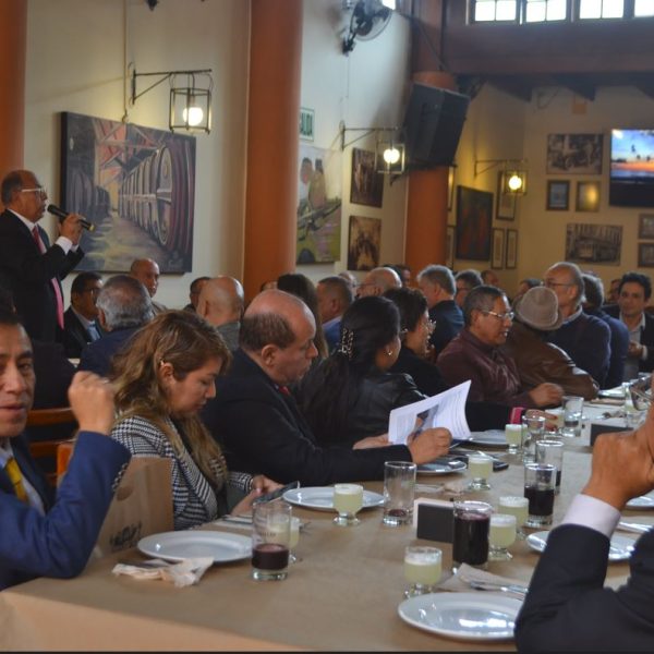 Reunión por Fiestas Patrias con docentes de la FCA