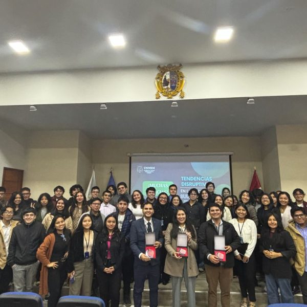 Estudiantes de la FCA Organizaron conferencia sobre Tendencias disruptivas en la cadena de suministros