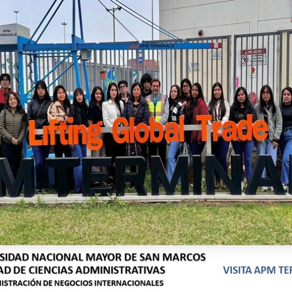 Visita Técnica a APM Terminals: Integrando teoría y práctica