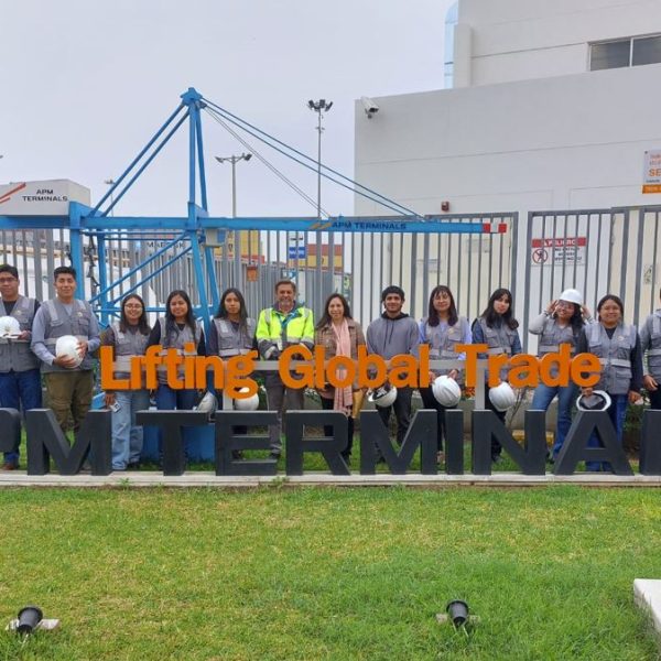 Estudiantes de Administración Marítima Realizan Visita Académica a APM Terminals Callao