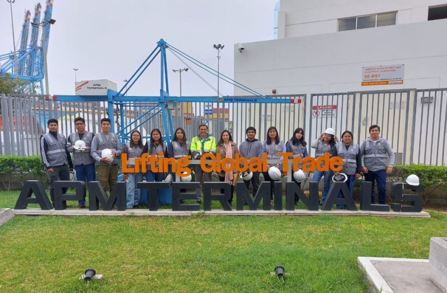 Estudiantes de Administración Marítima Realizan Visita Académica a APM Terminals Callao