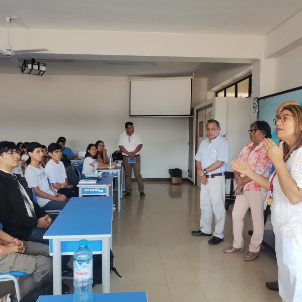 Decana de la FCA refuerza su compromiso con los estudiantes en su segunda visita al turno mañana
