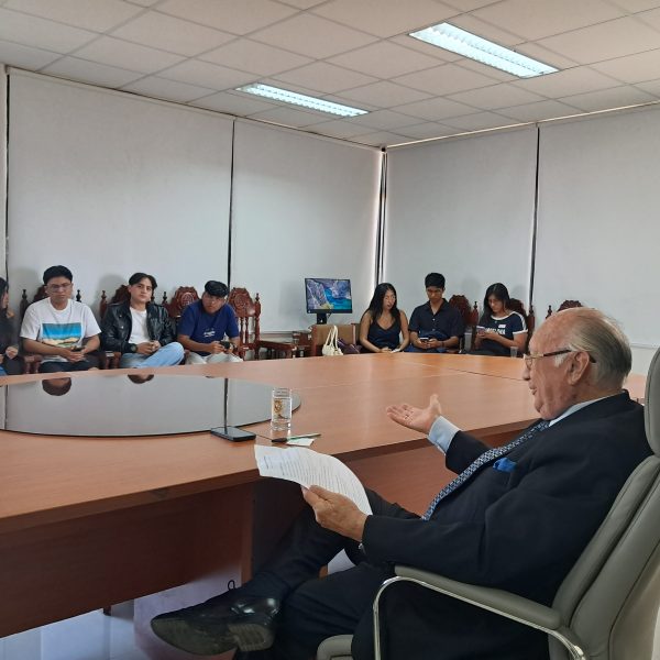 Primera reunión del decano de la FCA con los delegados estudiantiles