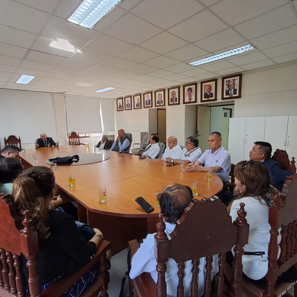 Decano de la FCA se reunió con los docentes de pregrado