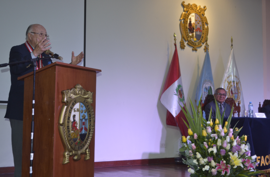 Decano de la FCA destaca el valor de la investigación en ceremonia de premiación