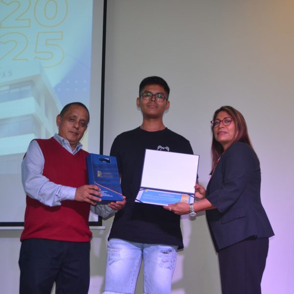 FCA da inicio al Año Académico 2025 con reconocimiento a estudiantes destacados