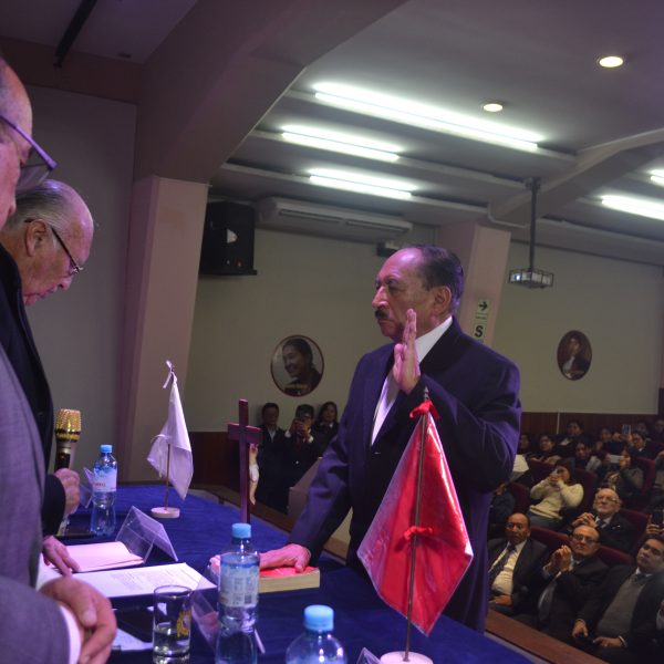 Dr. Amador Grover Mejía Osorio asume el decanato de la Facultad de Ciencias Administrativas