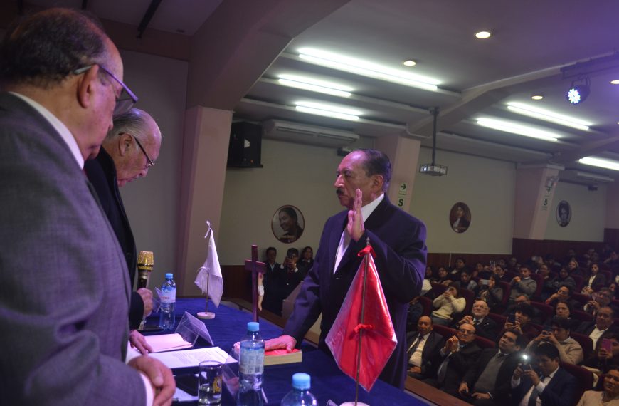 Dr. Amador Grover Mejía Osorio asume el decanato de la Facultad de Ciencias Administrativas