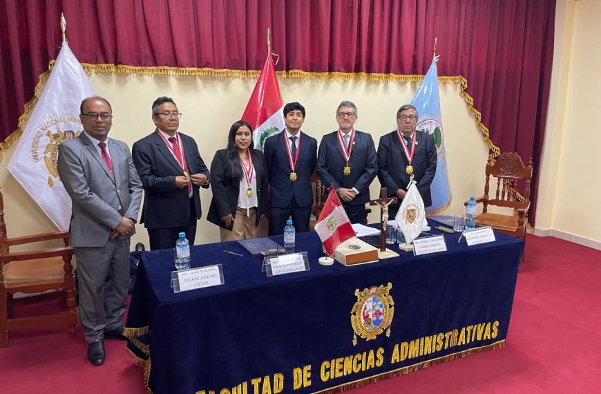 Nuevos licenciados en Administración de Negocios Internacionales aprueban con dieciocho ¡FELICITACIONES!