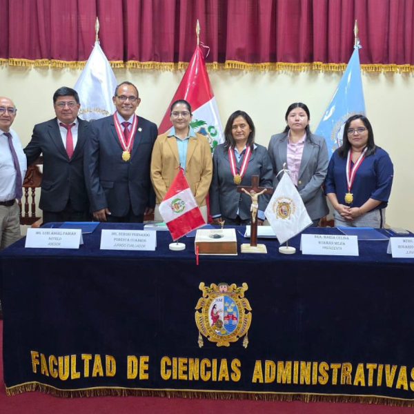 Máximos honores ¡Felicitaciones, licenciadas! La primera sustentación del 2026
