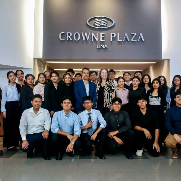 Visita académica al hotel Crowne Plaza Lima por los estudiantes de la EPA. Turismo