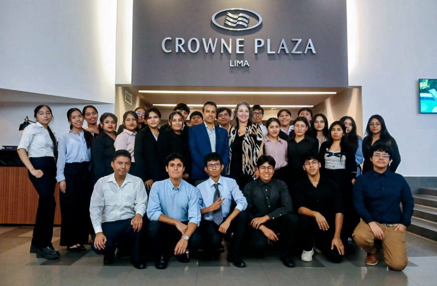 Visita académica al hotel Crowne Plaza Lima por los estudiantes de la EPA. Turismo